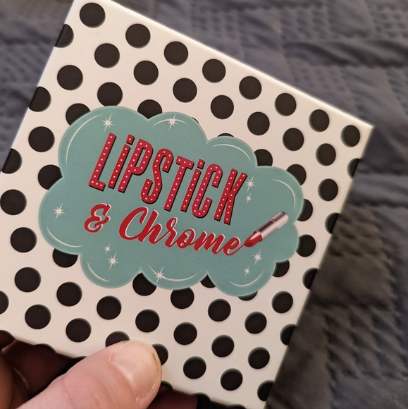 Lipstick & Chrome Acrylic Ladybug Valentine's Day Brooch - Picture 4 of 4